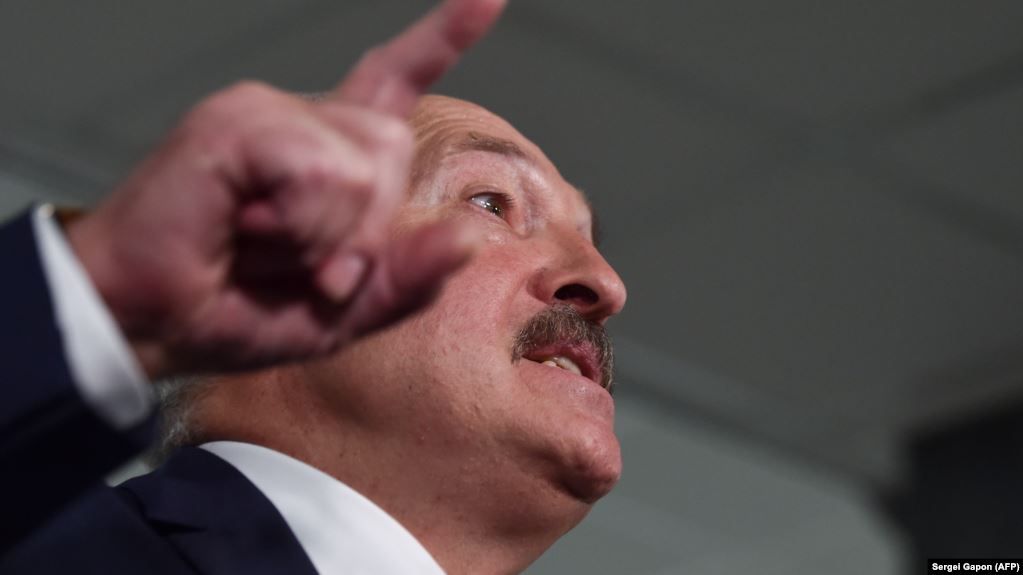 Лукашенко сказав, що «дав сигнал» затримати блогера Тіхановського