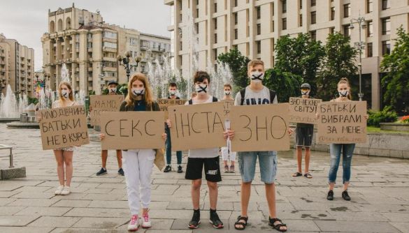 Поверніть ваших дітей до наших екранів