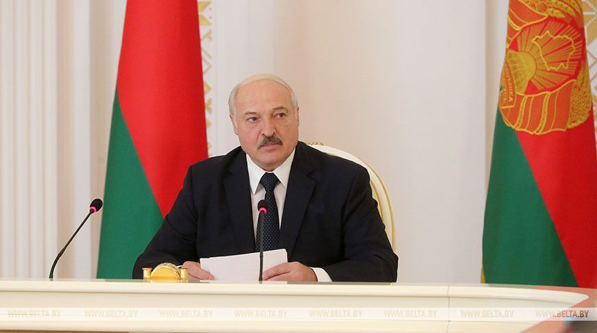 Олександр Лукашенко пригрозив видворити іноземні медіа з Білорусі