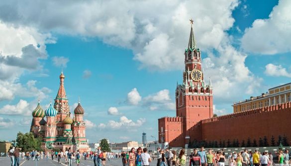 Гра Кремля у дві руки. Як проросійська пропаганда маніпулює на темі протестів у Білорусі