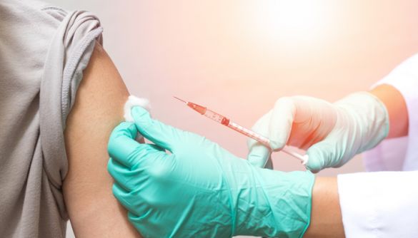 Без масок, зате з російською вакциною. Коронавірус у теленовинах 10—16 серпня 2020 року