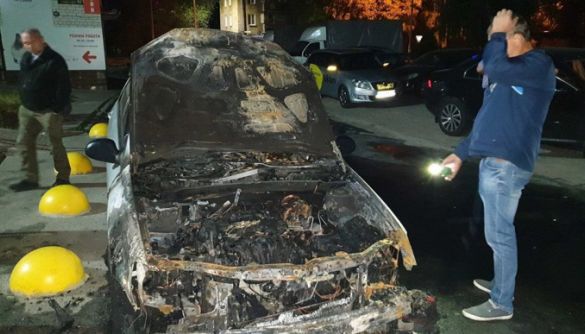 Поліція оприлюднила інформацію про двох підозрюваних у підпалі авто «Схем»