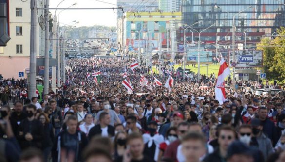 На вихідних у Білорусі затримали сімох журналістів
