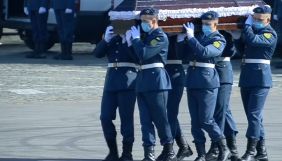 Низка каналів транслює церемонію вшанування загиблих внаслідок авіакатастрофи літака Ан-26Ш