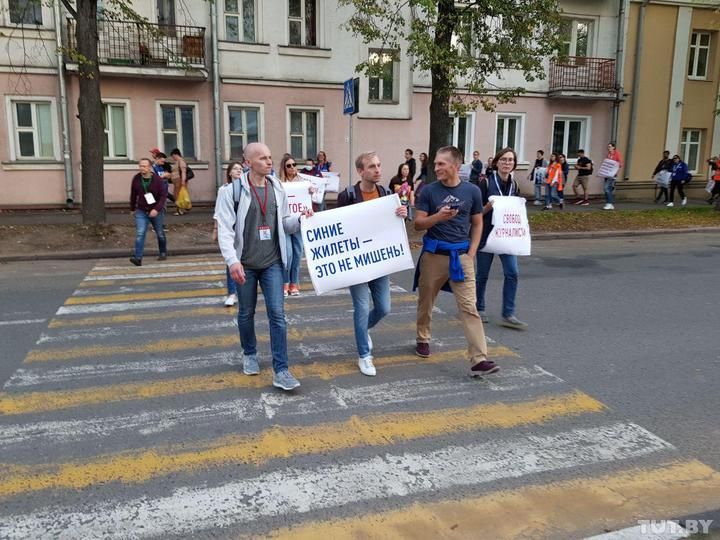 Понад 40 журналістів затримали під час протестів у Білорусі