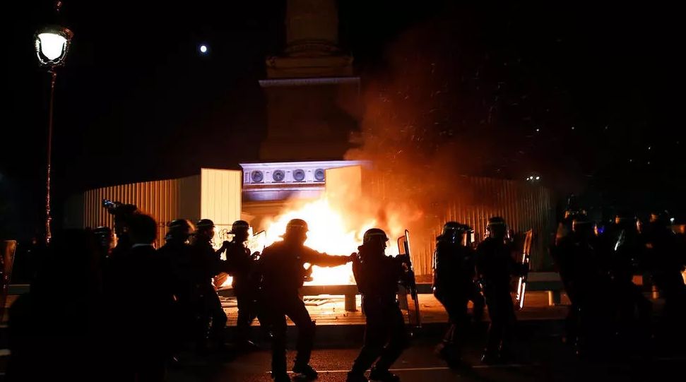 У Франції відбулися маніфестації за свободу слова через заборону знімати поліцейських під час роботи
