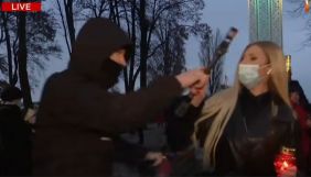 Поліція оголосила підозру чоловіку, який напав на журналістку NewsOne у прямому ефірі