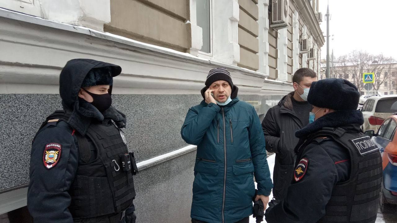 У Москві затримали головного редактора видання «Медіазона»