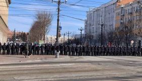 У Росії під час акцій протесту затримали щонайменше 82 журналістів