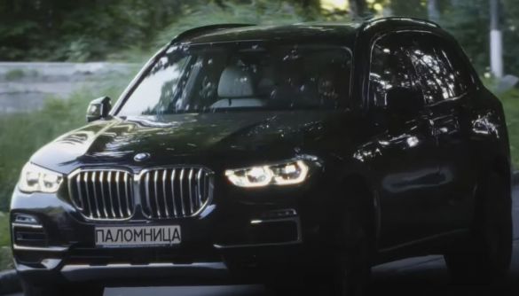 «Паломниця» на BMW: Оксана Марченко анонсувала вихід проєкту «в жанрі авторського кіно»