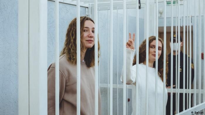 Українські медійниці засуджують судовий вирок білоруським журналісткам Катерині Бахваловій та Дарії Чульцовій та висловлюють їм свою підтримку (ЗАЯВА)
