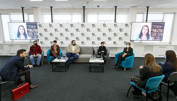 У 2000-х роках політична дискусія в Україні перетворилася на цирк