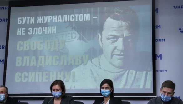 &laquo;Побои видны на видео невооруженным глазом&raquo;. Правозащитники, журналисты и родственники в защиту Владислава Есипенко