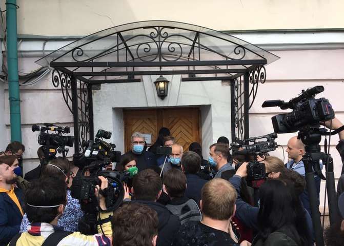 Поліція закрила провадження про перешкоджання журналістці Прямого під час штурму музею Гончара