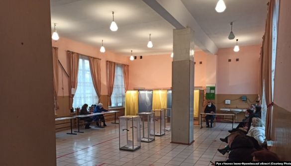 Довибори в Раду: У ЦВК повідомили про блокування роботи комісії на окрузі Вірастюка