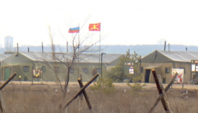 «Усе поле зайняте технікою». Німецькі журналісти показали російський військовий табір біля кордону України (ВІДЕО)
