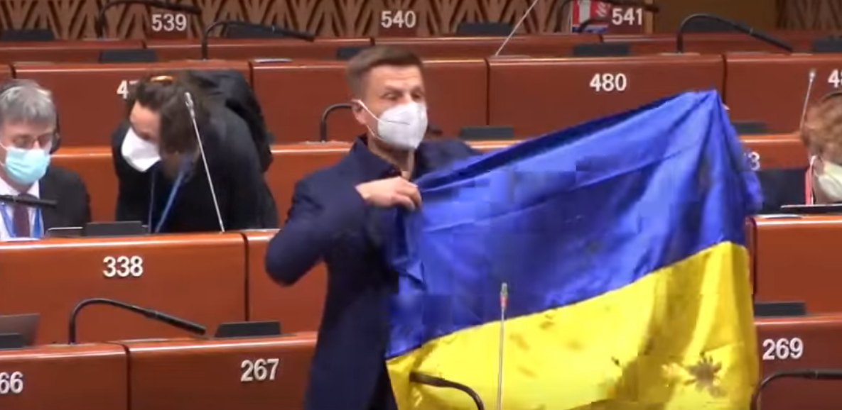 Скандал у ПАРЄ: Гончаренка хочуть «жорстко покарати» за демонстрацію прапора України з фронту