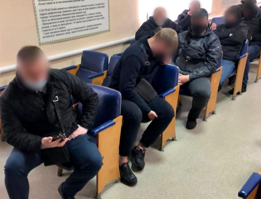 Поліція відпустила затриманих на Харківщині «тітушок», яких підозрювали у роботі на російську пропаганду