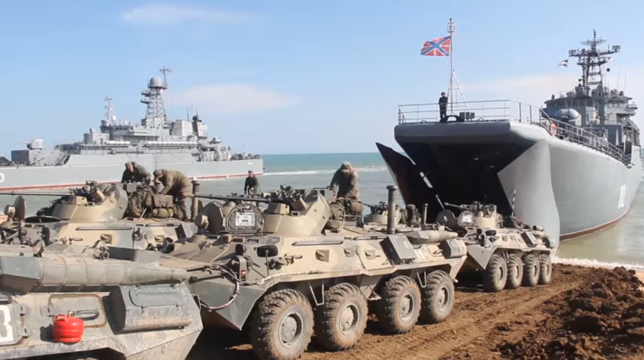 Росія заявила, що почала відводити війська з окупованого Криму (ВІДЕО)