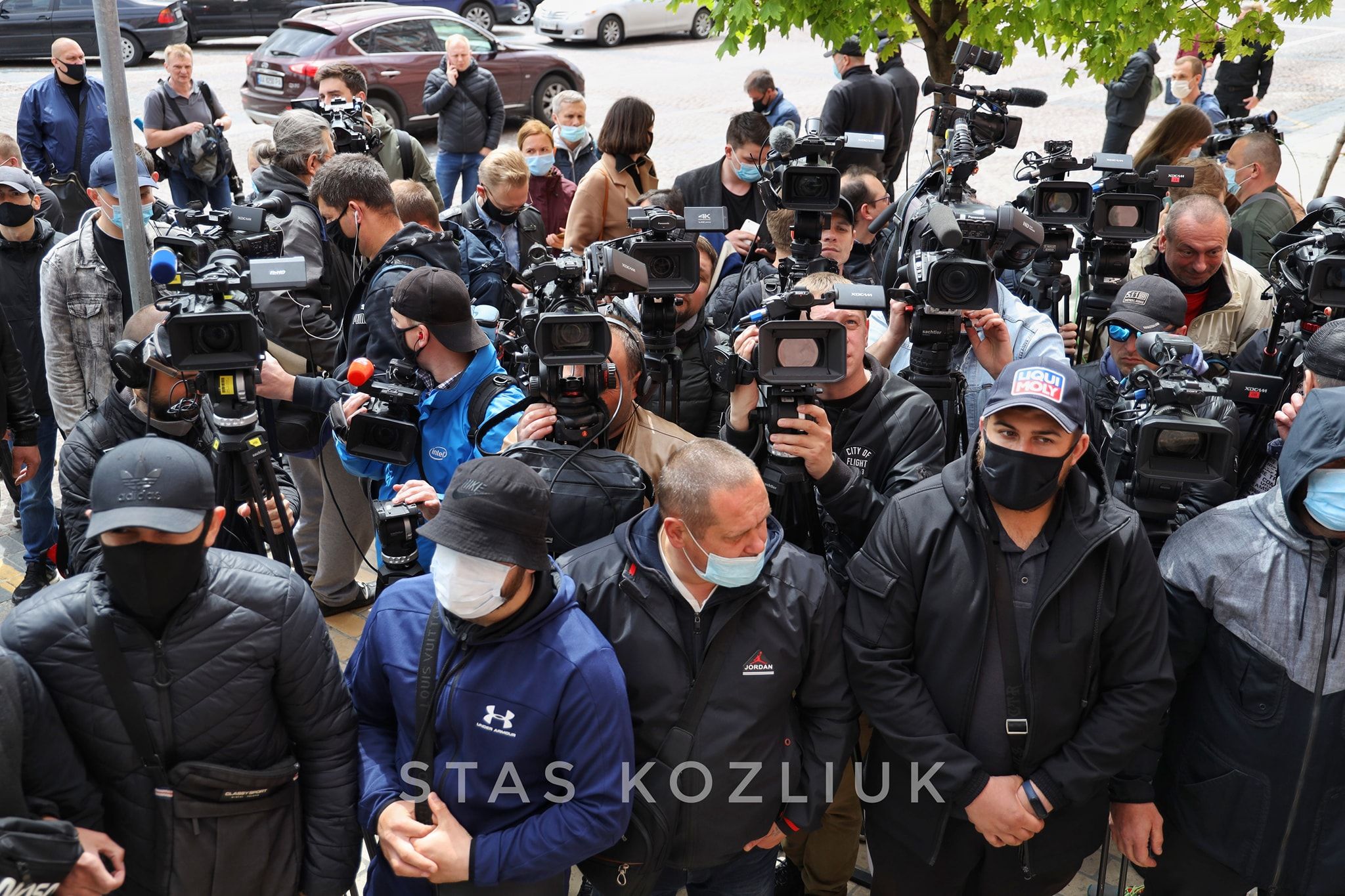 Журналісти поскаржилися поліції на перешкоджання під судом, де обирають запобіжний захід Медведчуку