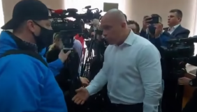 Кива заважав оператору 24 каналу знімати суд над Медведчуком (ВІДЕО)