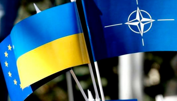 Антизахідна риторика в інфовійні. Хто налаштовує Українців проти Заходу?