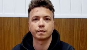 Батьки Романа Протасевича збираються судитися з державними ЗМІ Білорусі