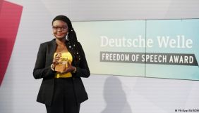 Премію DW «За свободу слова 2021» отримала Тоборе Овуорі за репортаж про торговців людьми в Нігерії