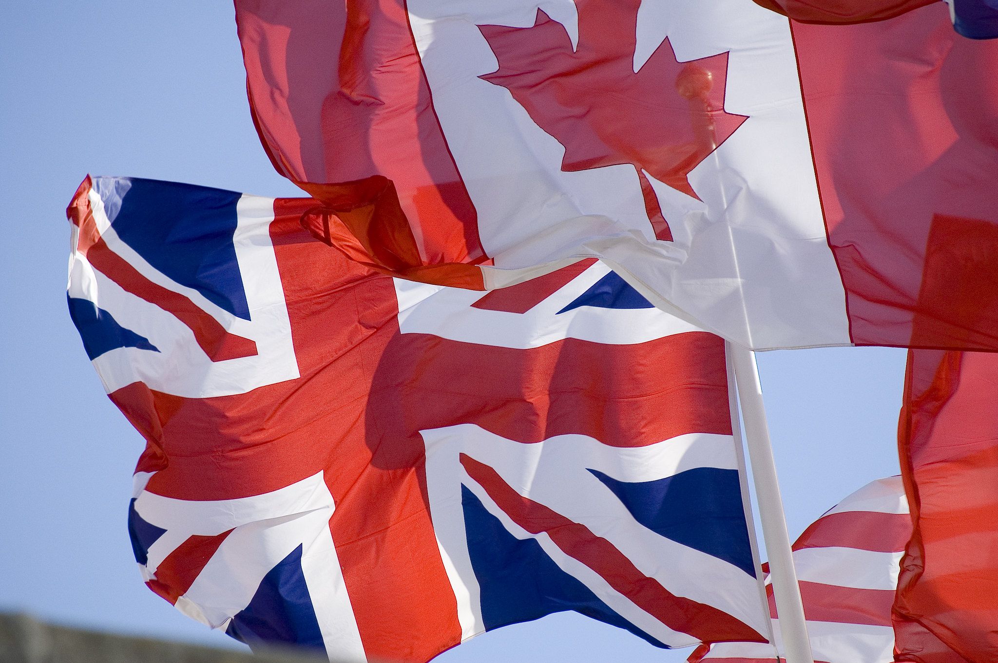 Государственные языки английский и французский. Флаг великобританской Канады. Канада английский и французский. США Канада Великобритания.