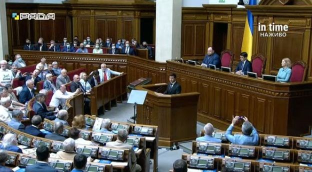 Три копії Конституції передали в Україну, 24 серпня у Софійському соборі виставлять оригінал – Зеленський