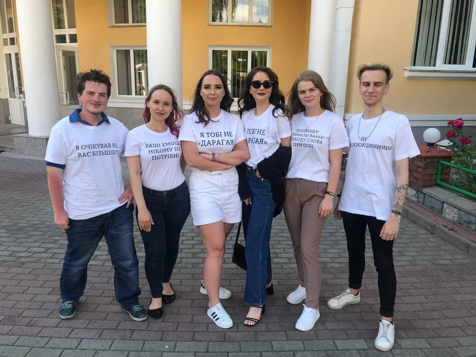 Студенти вінницького вишу влаштували протест проти керівника кафедри журналістики через «фамільярне ставлення»