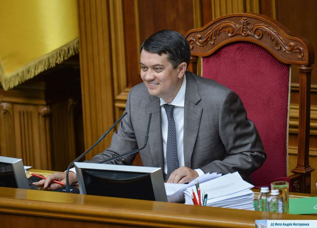 Разумков обіцяє внести поправки до законопроєкту Зеленського про олігархів