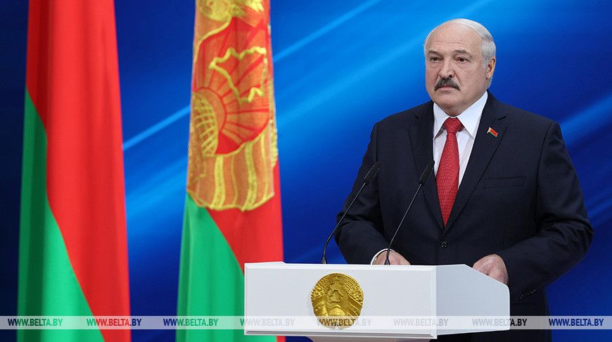 «Пістолет привезли з України». Лукашенко розповів про нічний «замах» на життя білоруського пропагандиста Азарьонка (ДОПОВНЕНО) - Vimarsana News