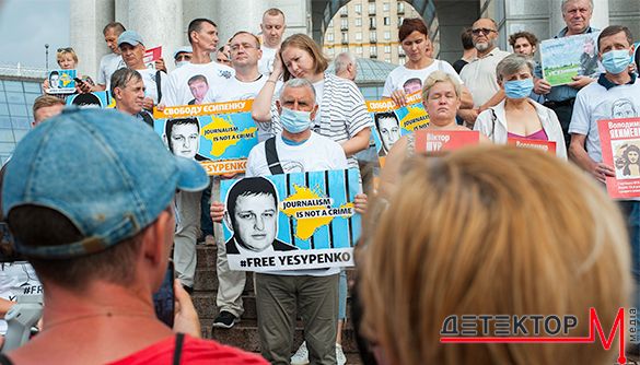 &laquo;Пропоную вам особисто подивитися в заплакані очі нашої з Владиславом донечки&raquo;