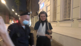 Російську журналістку Lenta.ru затримали, побили в автозаці, а потім оштрафували на тисячу рублів