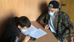 Представники праворадикальних організацій напали на журналіста в Києві під час суду щодо білоруса Боленкова (ВІДЕО)