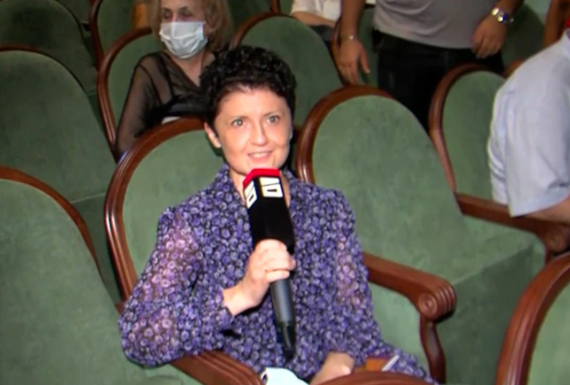 Міністриня культури Грузії в прямому ефірі відібрала мікрофон в журналістки опозиційного телеканалу (ВІДЕО)