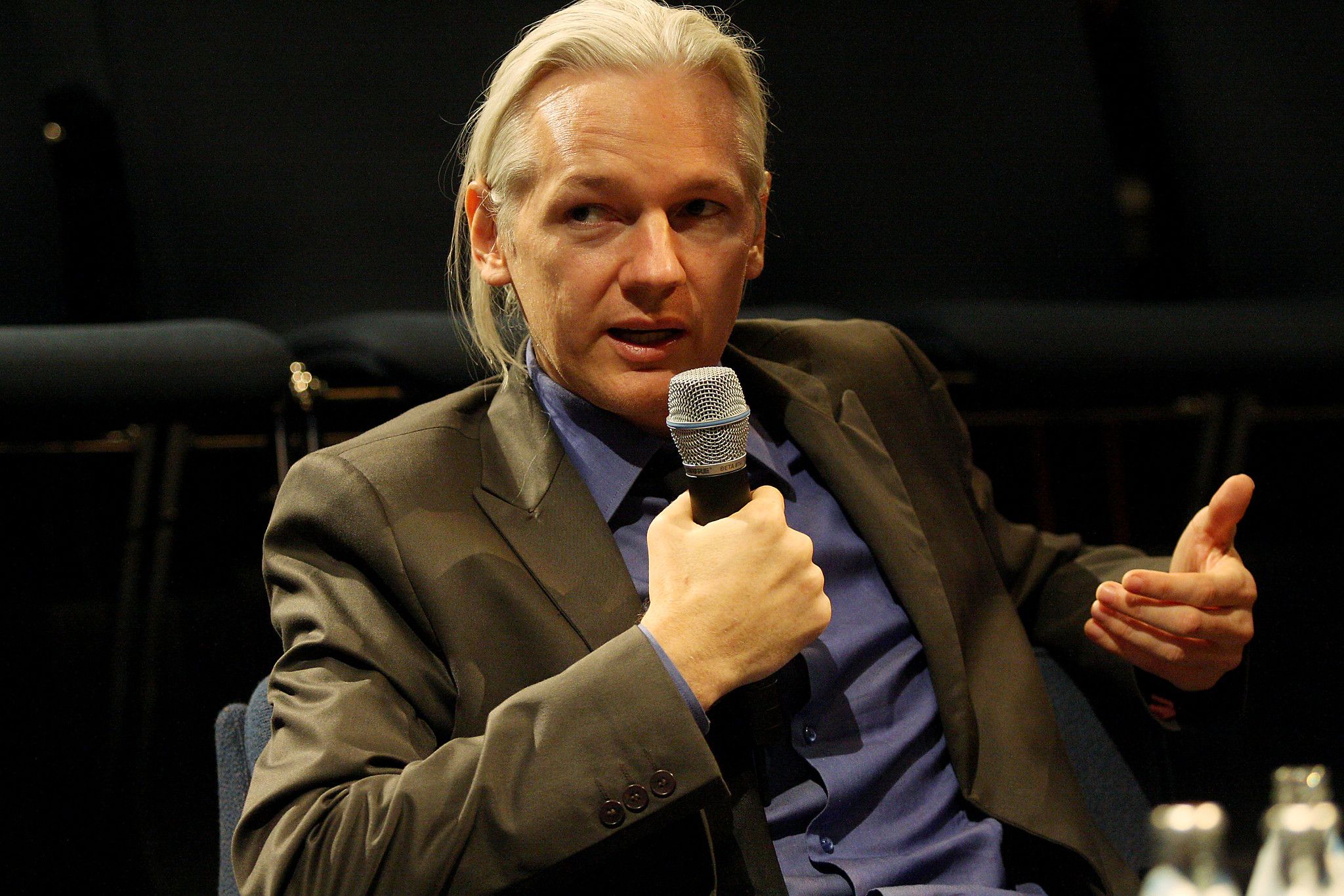 Засновника Wikileaks Ассанжа позбавили громадянства Еквадору