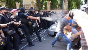 Під час протистояння силовиків та противників &laquo;Рейвах прайду&raquo; у Києві постраждав кореспондент видання &laquo;Апостроф&raquo;