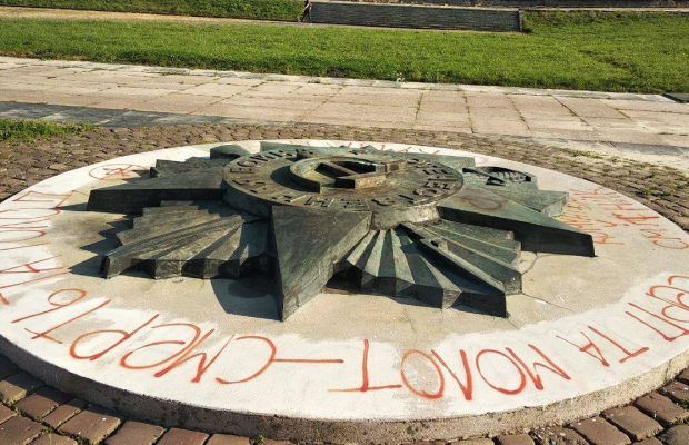 МЗС Росії звинуватило Україну у фальсифікації історії через демонтаж пам’ятника у Львові