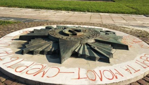 МЗС Росії звинуватило Україну у фальсифікації історії через демонтаж пам’ятника у Львові