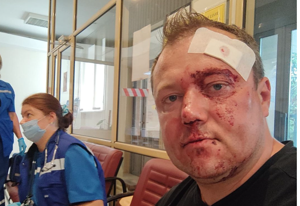У Росії глава союзу десантників напав на журналіста в красноярському виборчкомі. Вони обоє балотуються в Держдуму РФ