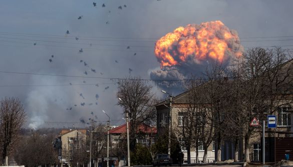 Bellingcat готує матеріал про вибухи на складах боєприпасів в Україні і розслідує причетність ГРУ РФ