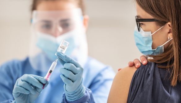 Держслужбовцям рекомендують не жартувати у соцмережах про «чіпування» внаслідок вакцинації
