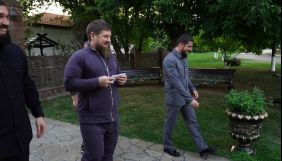 &laquo;Спеціальний мобільний репортер&raquo;. Кадирова нагородили журналістською премією за репортаж про свій сад та папугу