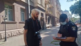 Учасники акції під ОП напали на фотокора видання &laquo;Букви&raquo; та виклали відео цього у закритий Telegram-канал (ФОТО)
