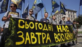 Більшість центральних каналів не згадали про побитих медійників на акції Нацкорпусу — моніторинг
