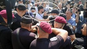Журналіст «Апострофа», якого побила поліція, вирішив не писати заяву. Перед ним вибачився речник МВС