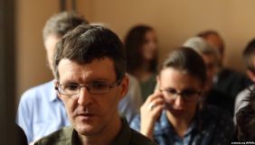 "Напишите мне домашние новости". О чем белорусский журналист Денис Ивашин пишет из СИЗО