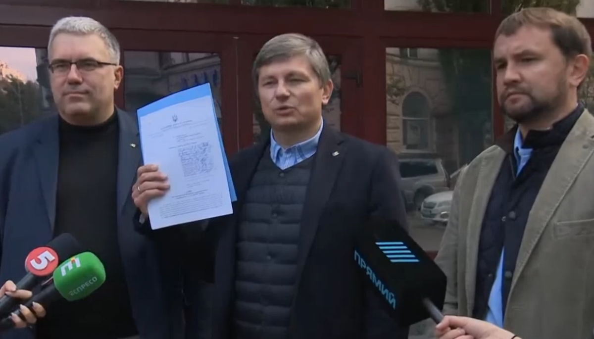 &laquo;Європейська Солідарність&raquo; подала заяви до НАБУ, Офісу генпрокурора та ДБР через закон про олігархів